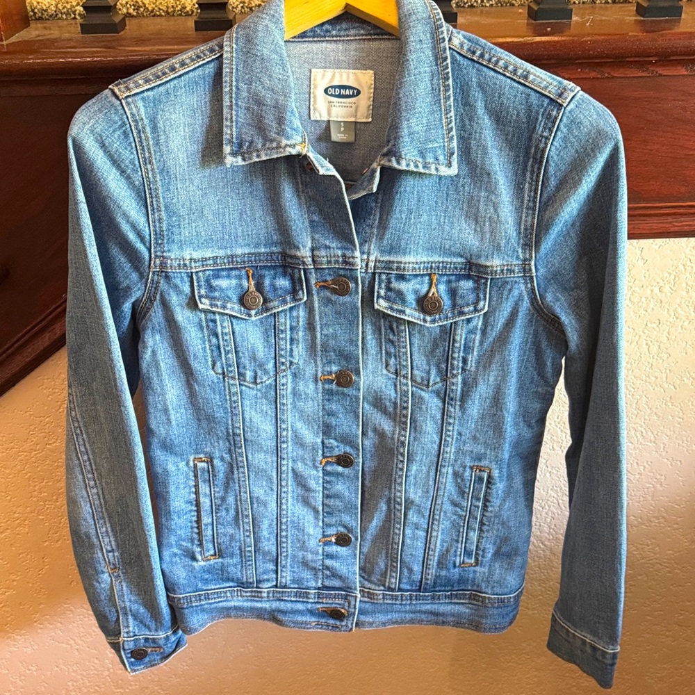 Old Navy Women’s Size Small Light Blue Denim Jean Jacket Casual Fall Style Used